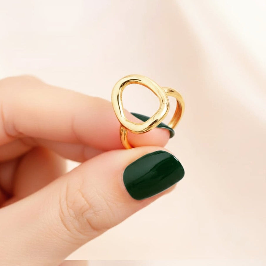 Anillo de Acero Inoxidable Ovalado y Chapado en Oro